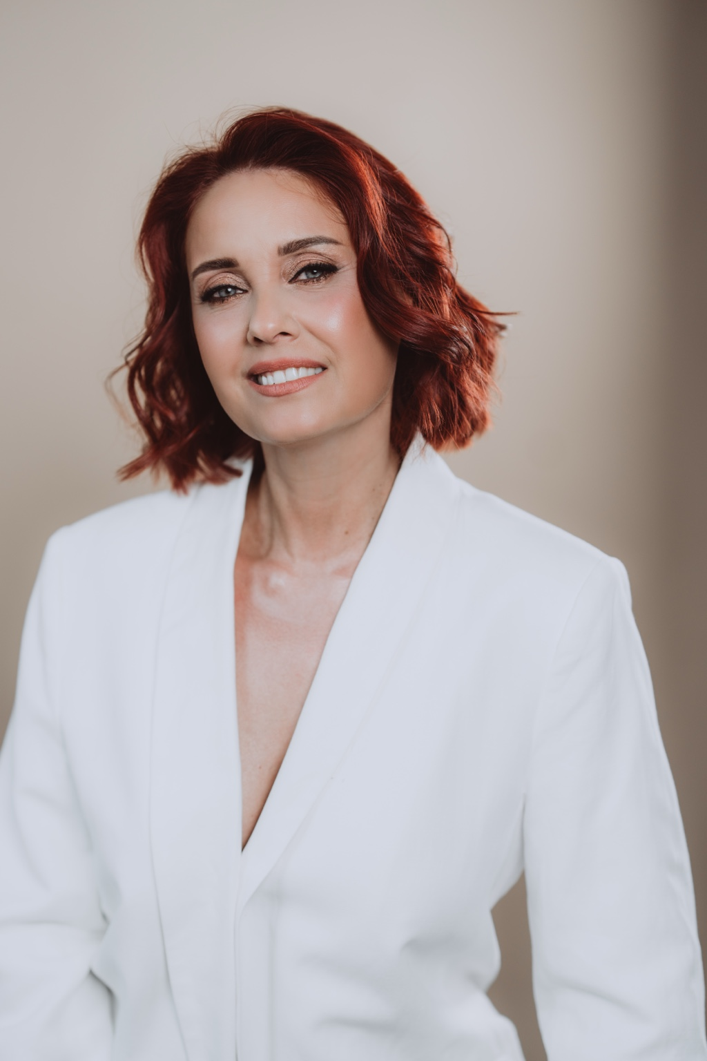 Viktoria Zimbelmann im weißen Blazer